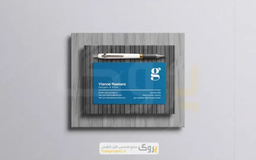 موکاپ کارت ویزیت و خودکار بر روی میز
